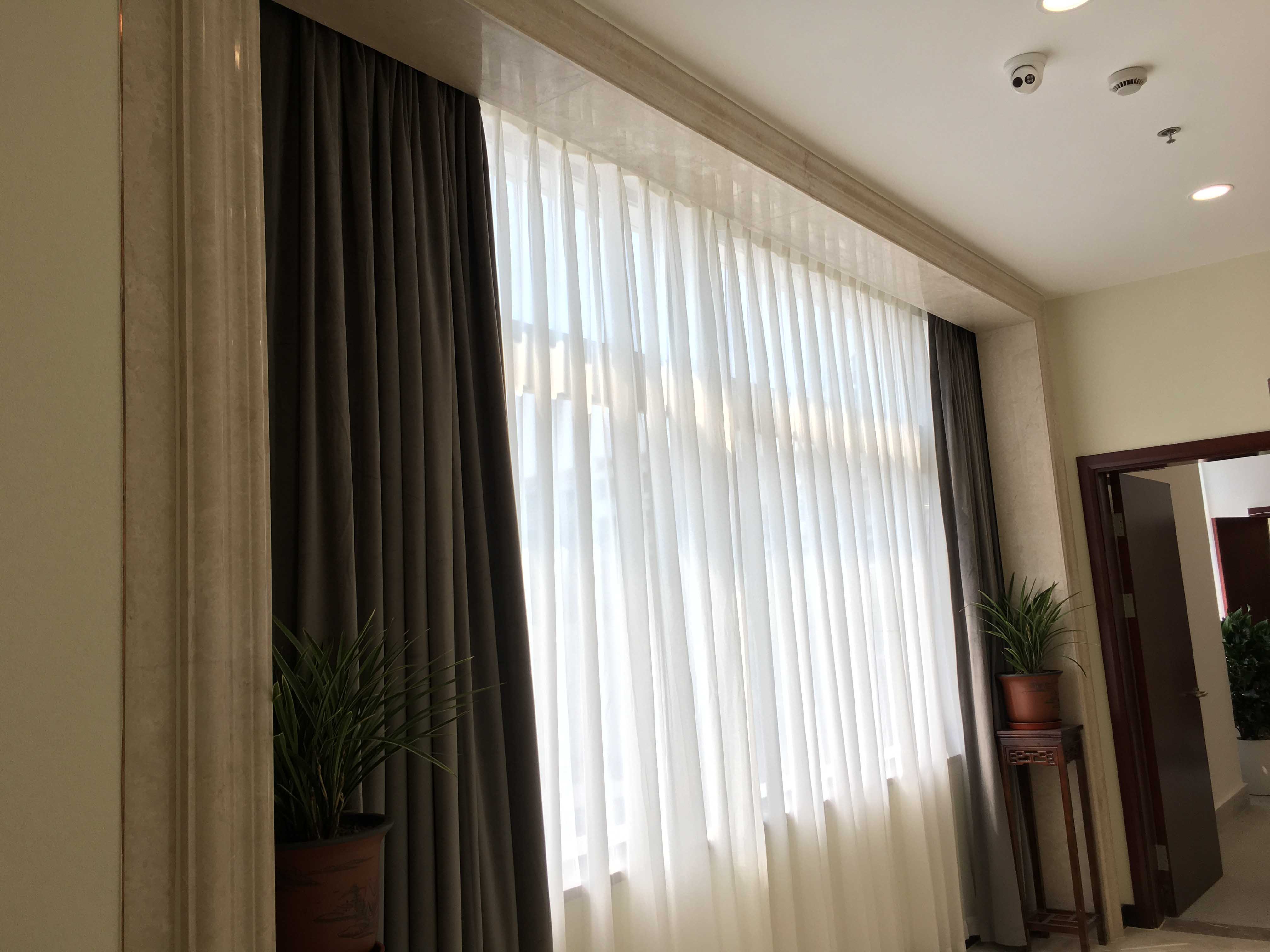 電動(dòng)智能窗簾