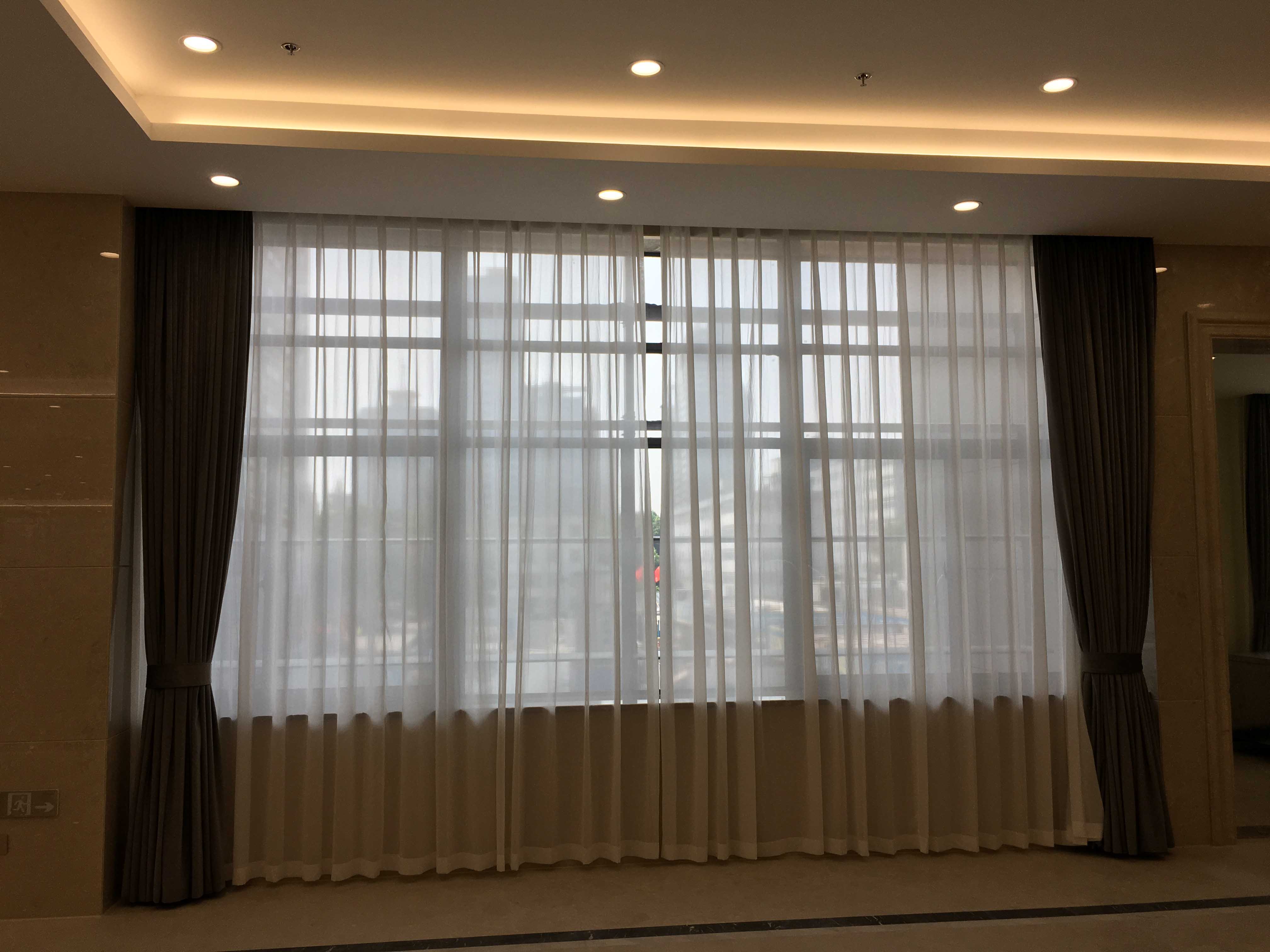 電動(dòng)智能窗簾